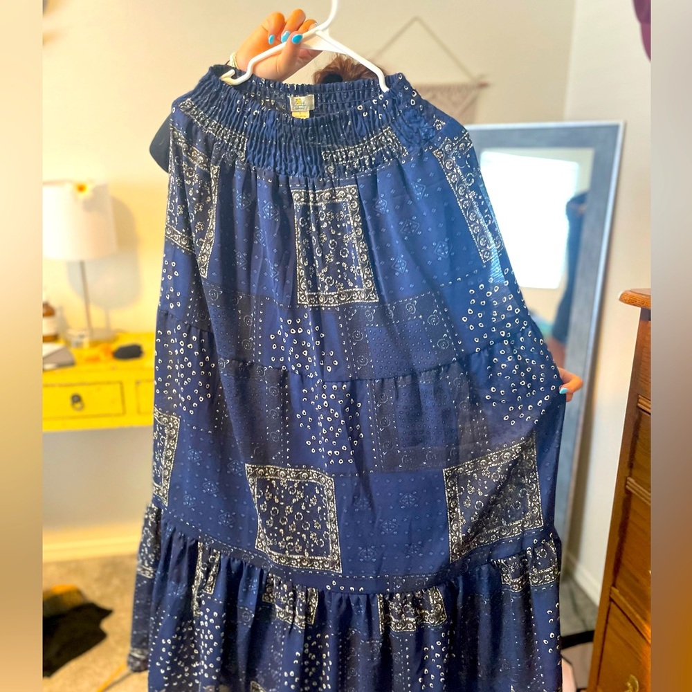 Size Large Maxi skirt